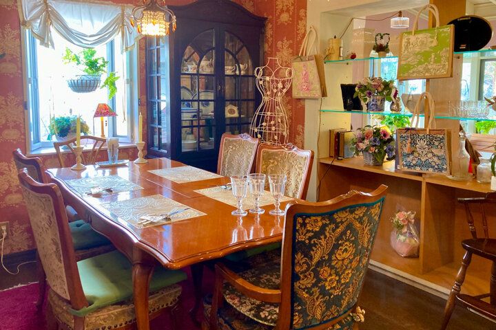 おひとりさまOK♪ 英国式ガーデンを眺めながらアフタヌーンティー付きランチを楽しめる／ 茨城「アリスの茶屋」