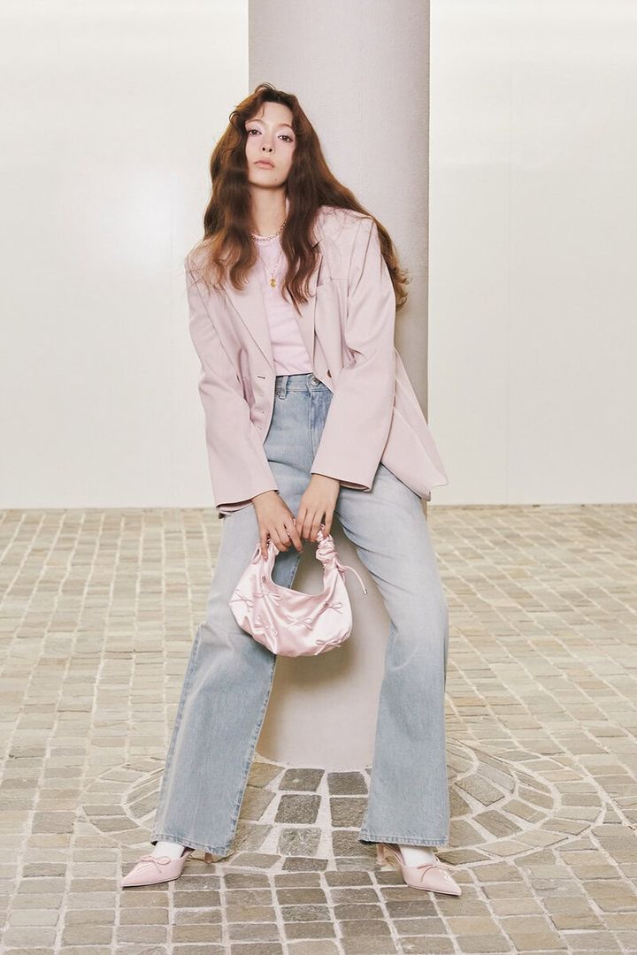 八木アリサとピンク