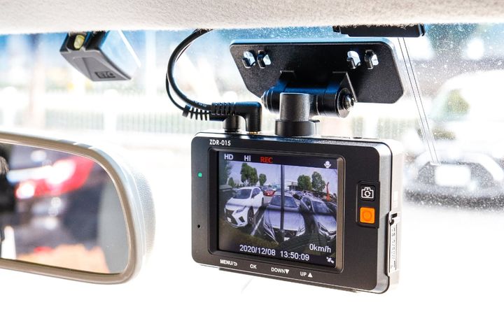 ドライブレコーダーに録画されている映像を定期的に確認すること