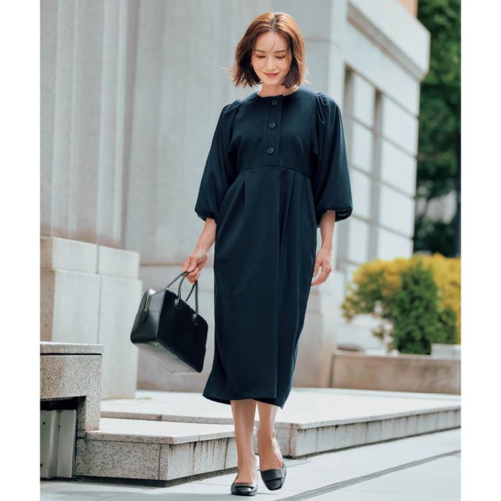 気温18度の日の服装：ボリューム袖のきれいめワンピース