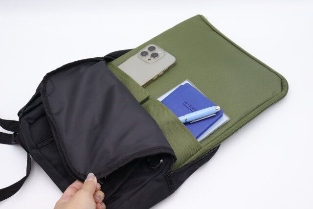 バッグインバッグ（3ポケット、A4、グリーン） 使用例