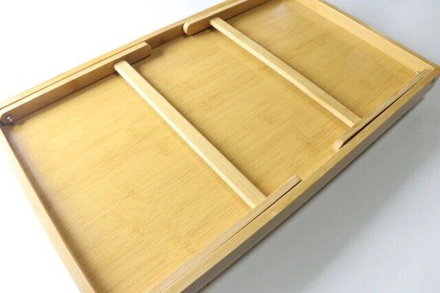 ダイソーの折り畳み式トレーテーブルの脚