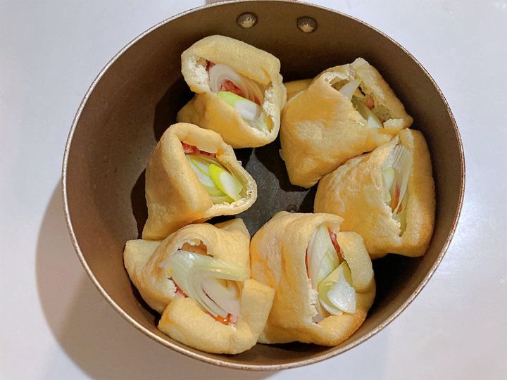 油揚げに長ねぎを詰める