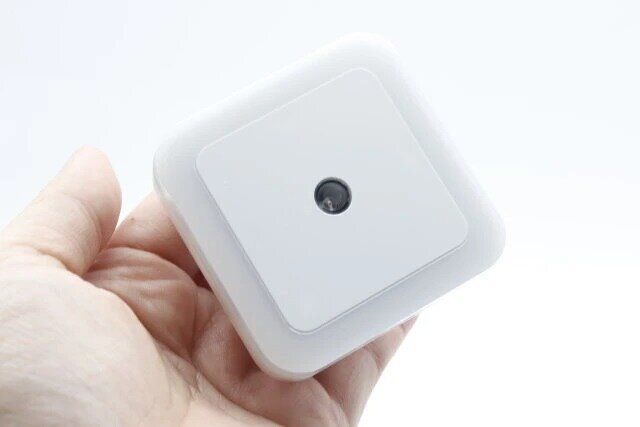 ダイソーのLED明暗センサー付きナイトライト