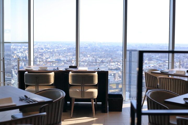 天空の絶景と共にワインやティーとペアリングできる大人のアフタヌーンティー。名古屋・名駅「GRADATIONS」