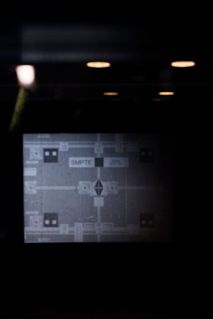 アーカイブ作品の冒頭に、チャートのフィルムを付け替えたりもする