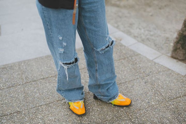 セファのデニムとナイキのスニーカー