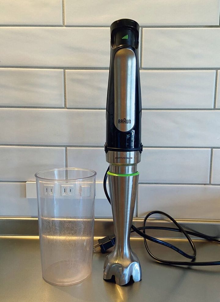 ボタンを押すだけで簡単にジュースが作れるブレンダー