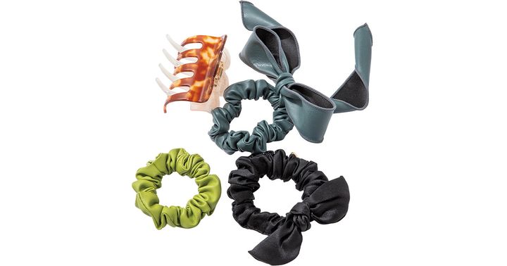 トレスのレザーシュシュとヘアクリップ