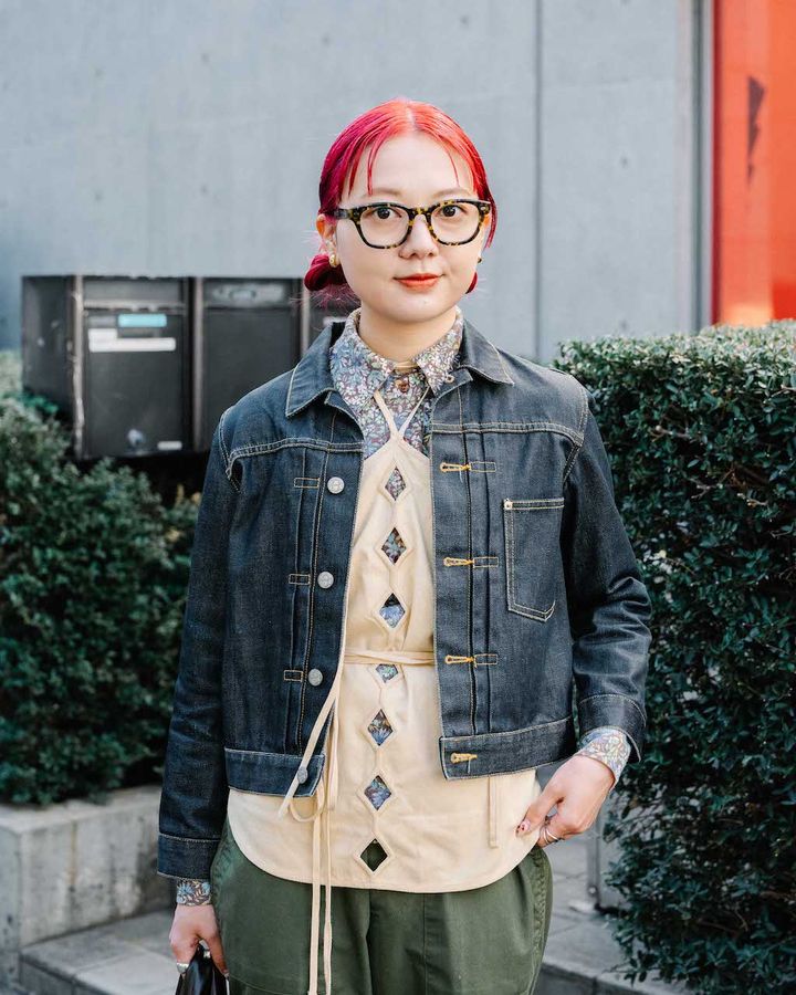 春の“デニムジャケット”スタイル5選。人気アイテムのお洒落な着こなし方は？【TOKYO SNAP】