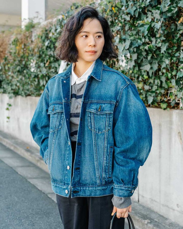 春の“デニムジャケット”スタイル5選。人気アイテムのお洒落な着こなし方は？【TOKYO SNAP】