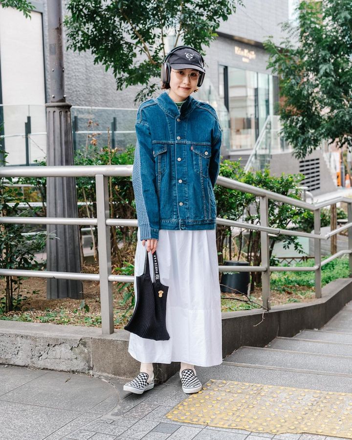 春の“デニムジャケット”スタイル5選。人気アイテムのお洒落な着こなし方は？【TOKYO SNAP】