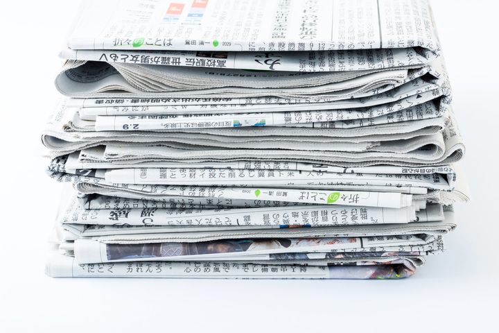 新聞紙を使って“紙薪”を作るには？