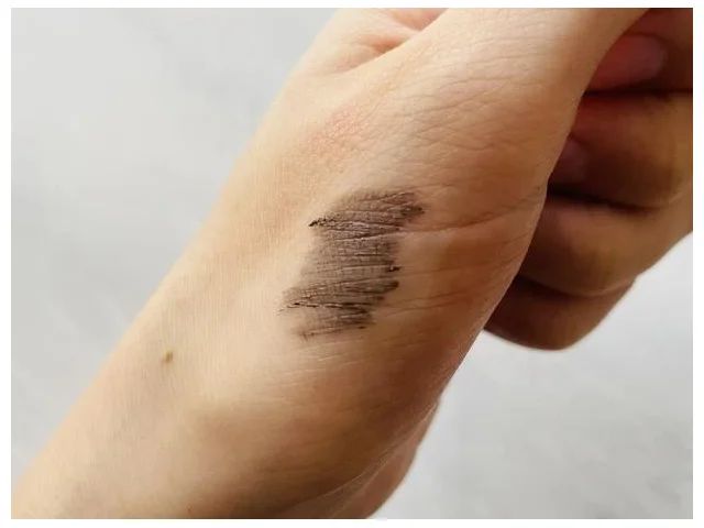 アンド バイ ロムアンド（&nd by rom&nd）メロウボリュームマスカラ【BR01 アッシュブラウン】をスウォッチ