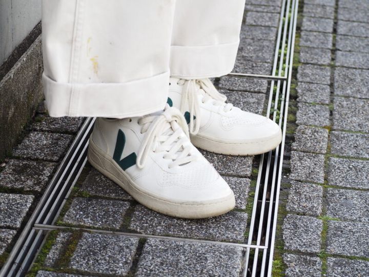 「ヴェジャ」のスニーカー