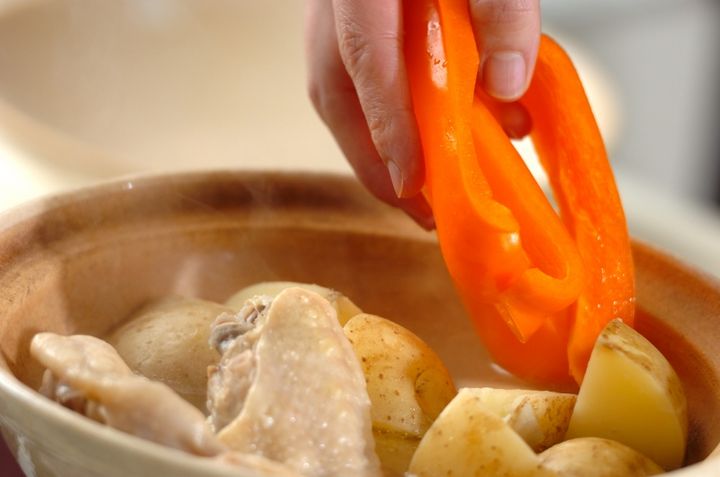 手羽先と新ジャガのバター鍋の作り方2