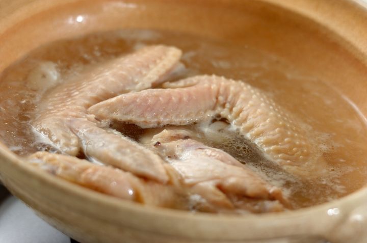 手羽先と新ジャガのバター鍋の作り方1