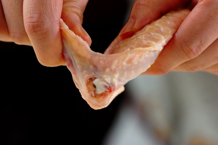 手羽先と新ジャガのバター鍋の下準備1