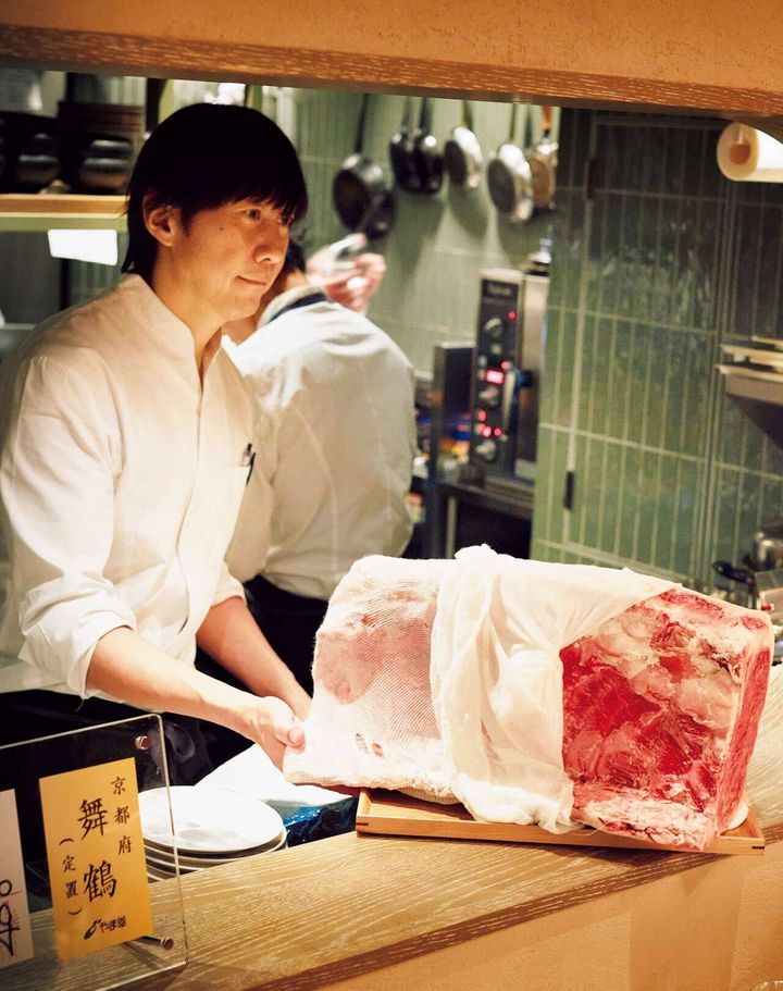 「鮨本田」で提供される『サカエヤ』の塊肉