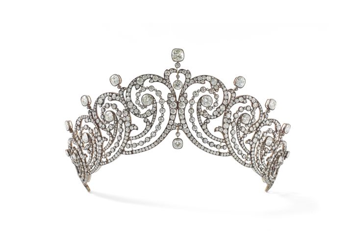 「スクロール」ティアラは4月にオープンするV&Aのカルティエ展で展示される予定。