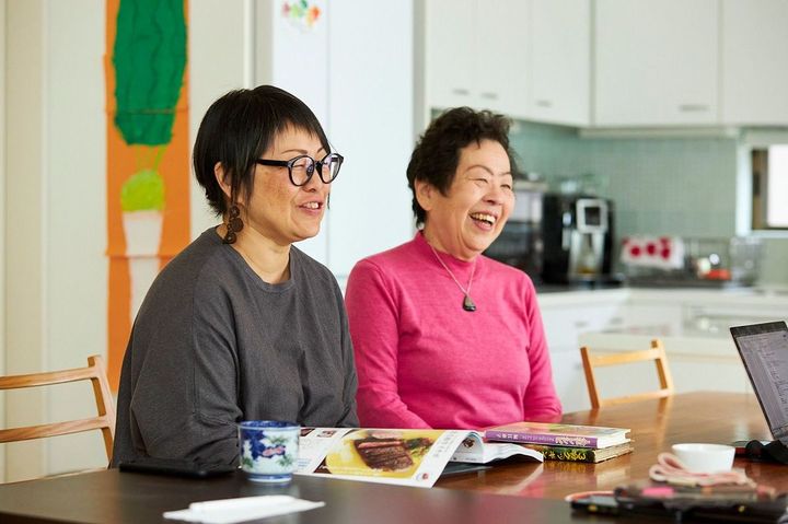 とにかく仲が良い母娘。取材中も終始笑いが絶えない。