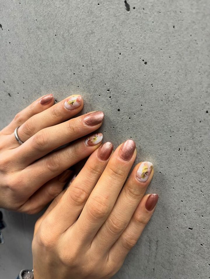 ジェルとマニキュアの中間、シェラックネイル