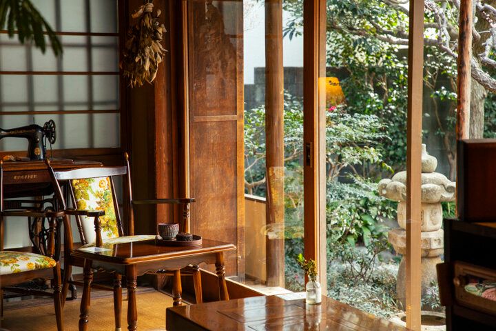 古都鎌倉の風情あふれるお庭を眺めて過ごす贅沢なひととき♪「麻葉屋の勝手口 古民家縁側cafe」