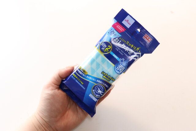 ダイソーのおすすめシャワートイレウェットおしりふき（10枚、2個）