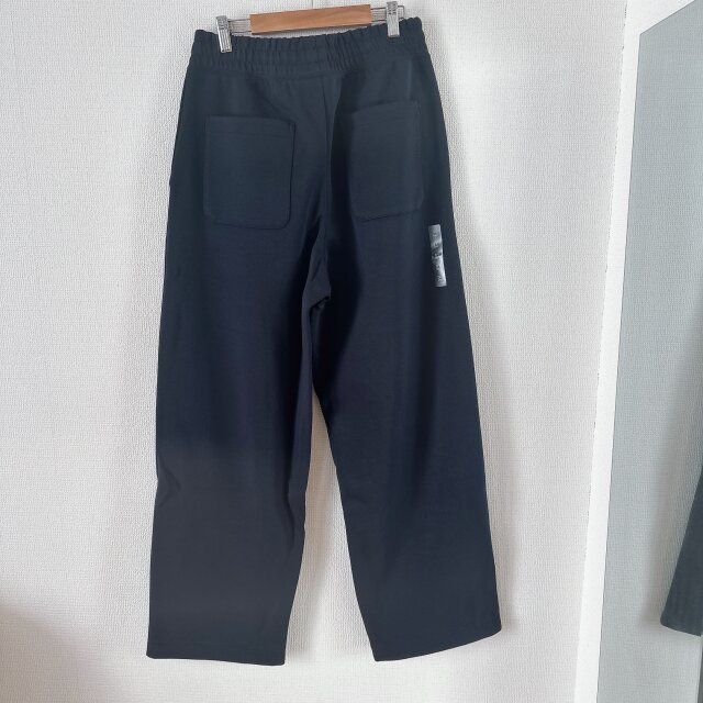 後ろにはポケットが付いている