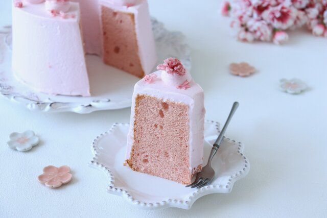 桜シフォンケーキ カットされたもの