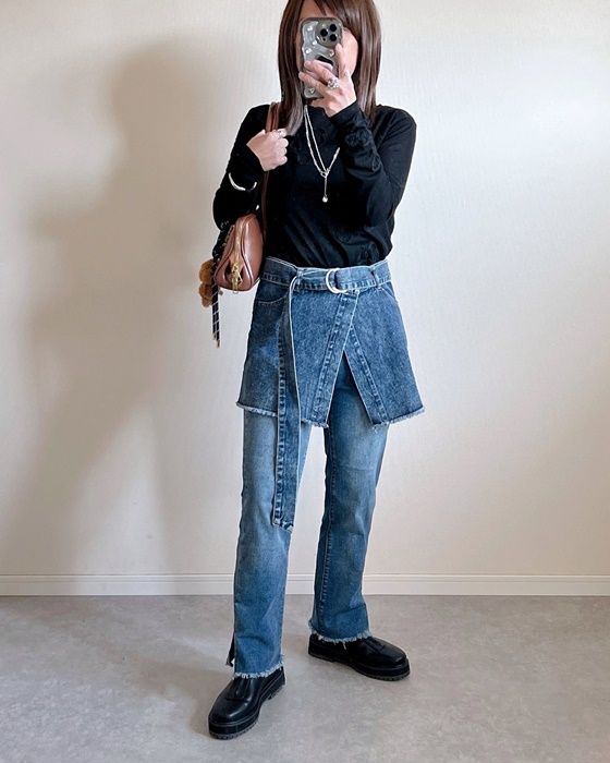 花シアーTシャツ×しまむらのブルーの「デニムビスチェ」