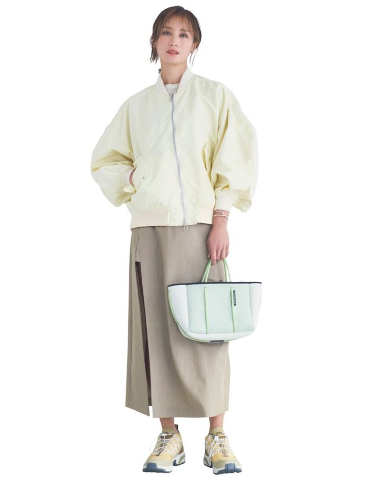 ジップアップブルゾン×スカートのコーデ