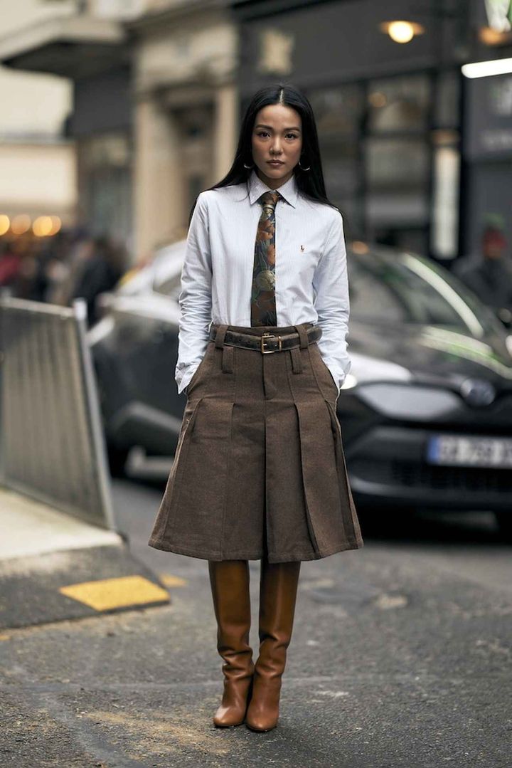 画像: 大人プレッピーに仕上げるシャツタイ×プリーツスカート