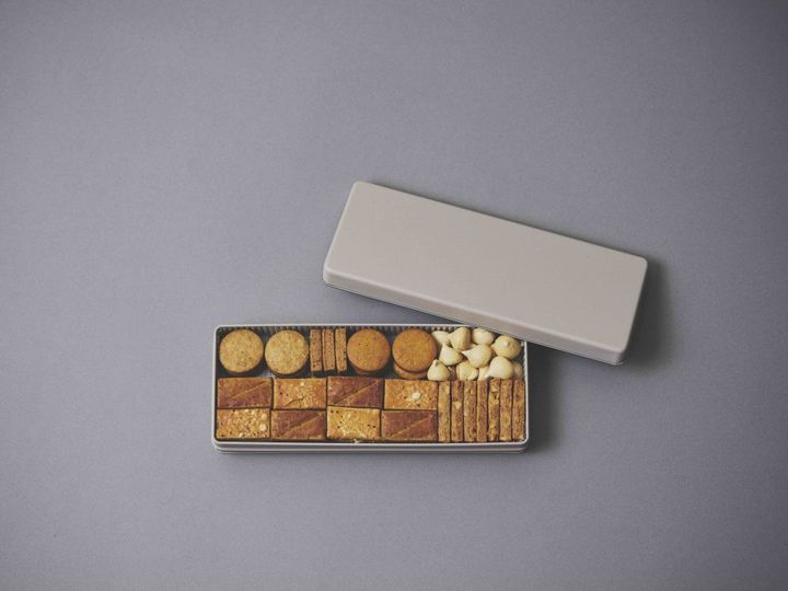 京町家に見立てた美しい並び。お酒と楽しむ“しょっぱい系”サブレの詰め合わせ【アノ人の手土産】