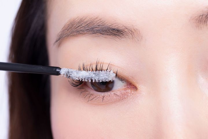 １.まつ毛全体に下地を塗布したら、毛先にも繊維をオン 1
