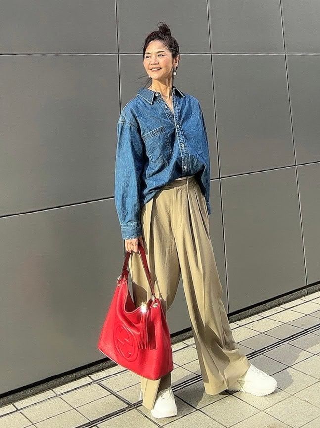 tops：ヤヌーク、bottom：ガリャルダガランテ、bag：グッチ、pierce & bless：エスバイマーティン、shoes：ハンター