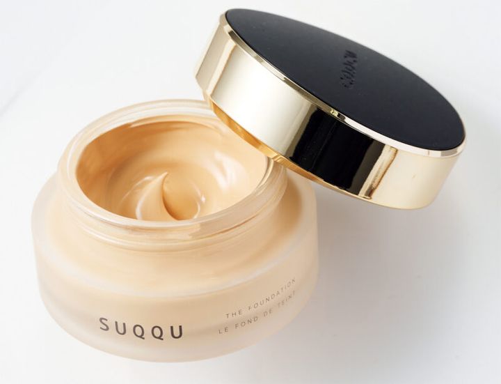 〈モデル使用〉 スック ザ ファンデーション SPF30・PA++（110） 30 g 全24 色 ¥14 ,300 ／ SUQQU