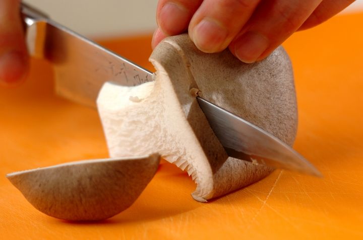 エリンギと小松菜のチーズ焼きの下準備1