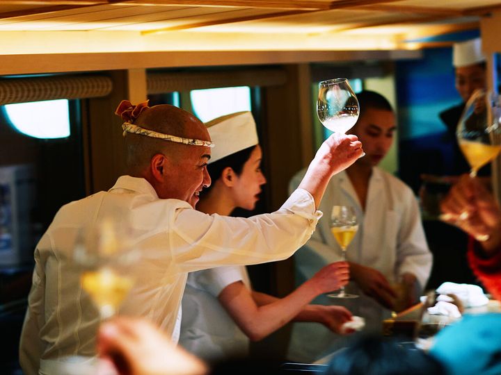 『屋形船 鮨尚充』の乾杯の様子