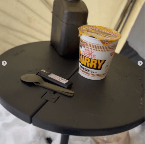 新発想！地面に刺して使える!?話題のテーブルがアウトドアで大活躍！