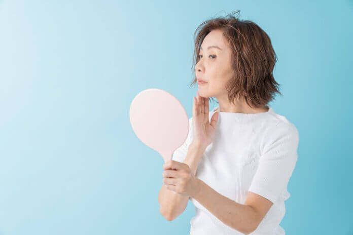 ＋5歳に見えることもある⁉ 老けて見える女性の特徴9つ