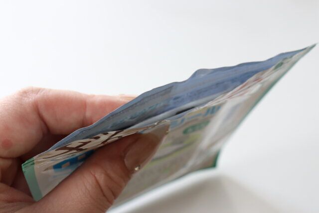 Vざんねんないきもの事典虫よけシール30枚 チャック付き