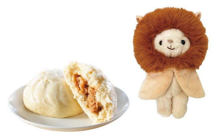 喫茶「Cafe IMPERIAL」で「幻の豚まん」を堪能し、三越のシンボルのライオン姿のシアターベアをお土産に。