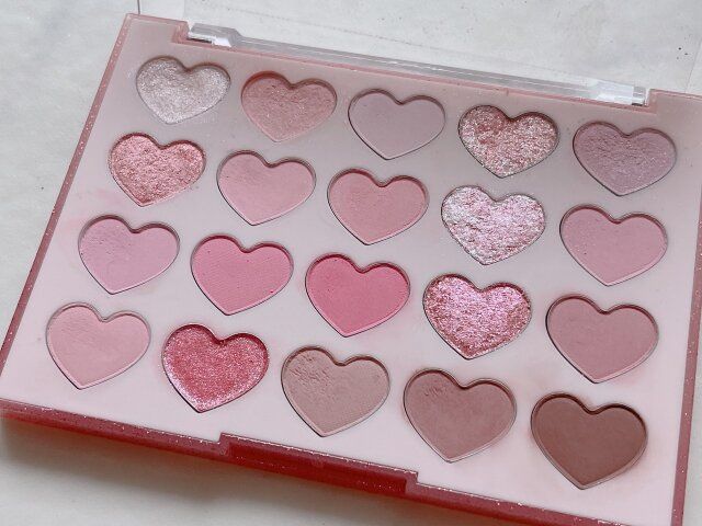 dasique ムードシャドウパレット 07 ラブハート パレットの中身