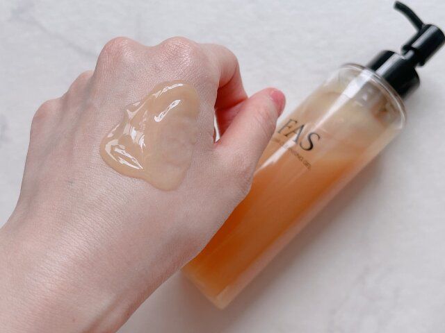 FAS ザ クリアクレンジングジェル 手の甲に付ける