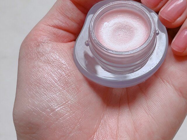 fwee リップアンドチークグローイジェリーポット JH00 シュガーパウダー 手の平に付ける
