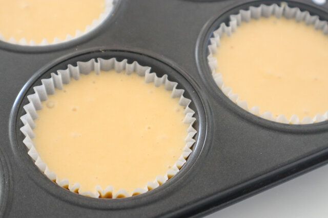 型に生地を流す。