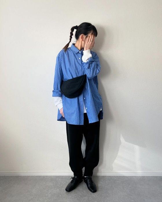 Uniqlo Uのホワイトの「エアリズムコットンクルーネックTシャツ」×ニットジョガーパンツ