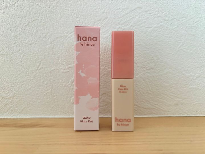 ウォーターグラスティント 01モモ ￥990 ※低分子ヒアルロン酸（ハイドロライズト ヒアルロニック アシッド）