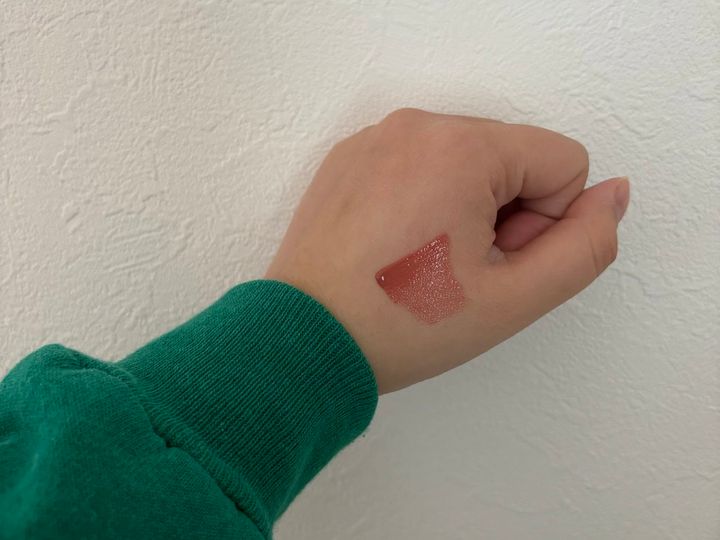 ウォーターグラスティント 01モモ ￥990 ※低分子ヒアルロン酸（ハイドロライズト ヒアルロニック アシッド）